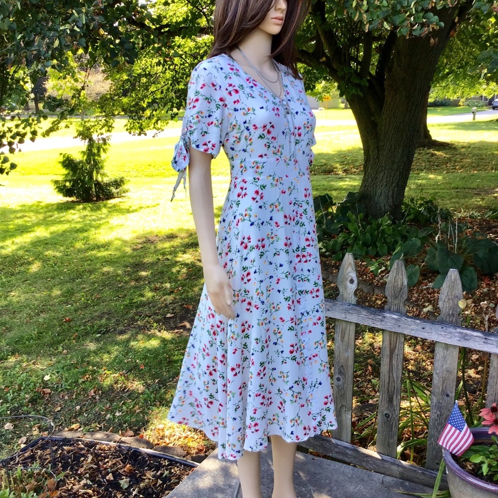 NEW CLASSIC STYLE FEMININE FLORAL DRESS - Picture 6 of 8